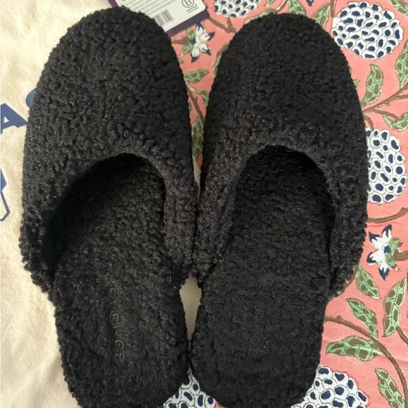 Bombas Cozy Black Slippers size 6 - Picture 3 of 7